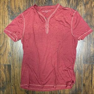 JOHN VARVATOS USA size Medium shortsleeve henley cranberry red
